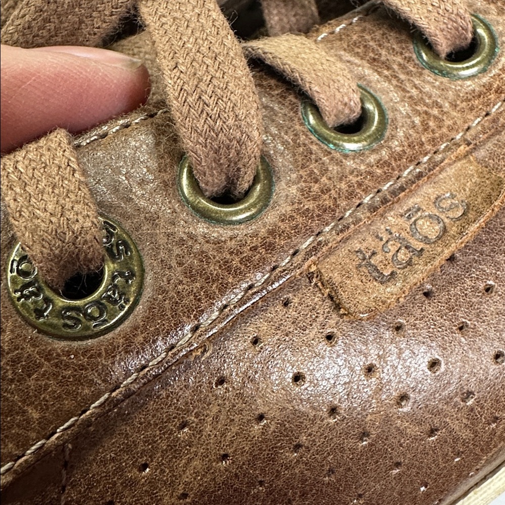 Taos Footwear Freedom Distressed Brown Leather Sneakers, Studded Accents, 8.5 - Picture 13 of 15